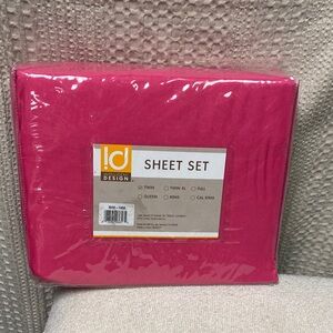 Intelligent Design Hot Pink Sheet Set